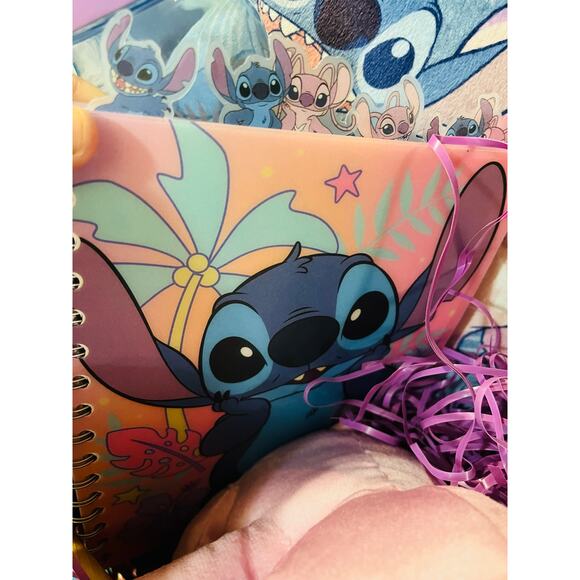 Stitch and Angel adorable bundle
40*50 baby throw Matching pillow Angel plush - Picture 5 of 14